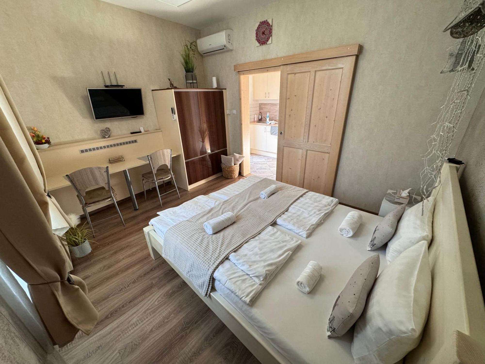 Apartamento Safit-Mandala Mosonmagyaróvár Exterior foto